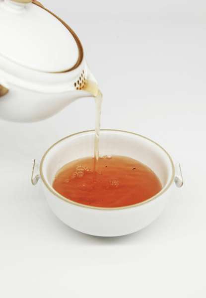 Sardiyon mein Hydrated rehne ke liye Herbal Tea aur Paani